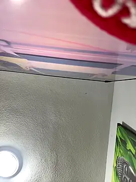 Snapshot of aavrdvh33 chatting on 12/15/25, 09:52 aavrdvh33 online show from 12/15/25, 09:52