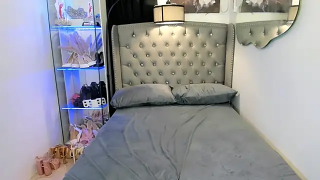 Snapshot of bigcockvenice chatting on 02/11/26, 01:43 bigcockvenice online show from 02/11/26, 01:43