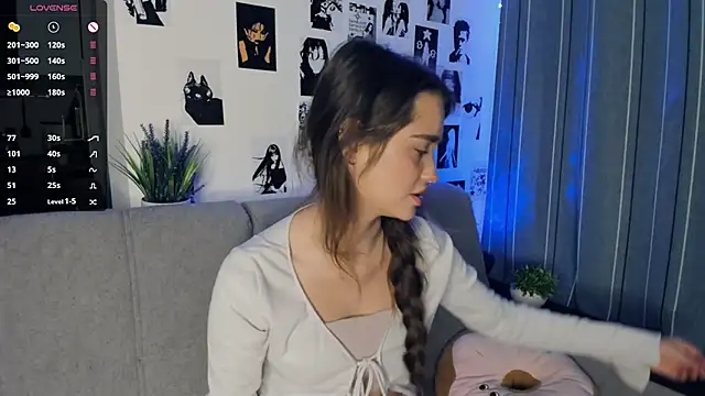 Snapshot of lovelyalivia chatting on 10/25/25, 09:17 lovelyalivia online show from 10/25/25, 09:17