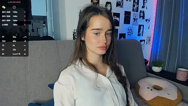 Snapshot of lovelyalivia chatting on 11/05/25, 10:04 lovelyalivia online show from 11/05/25, 10:04