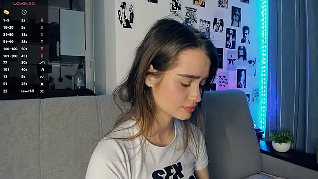 Snapshot of lovelyalivia chatting on 11/15/25, 10:01 lovelyalivia online show from 11/15/25, 10:01