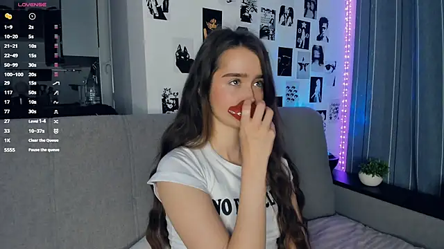 Snapshot of lovelyalivia chatting on 11/17/25, 09:26 lovelyalivia online show from 11/17/25, 09:26