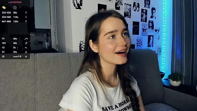 Snapshot of lovelyalivia chatting on 11/25/25, 09:31 lovelyalivia online show from 11/25/25, 09:31