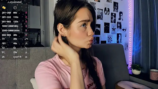 Snapshot of lovelyalivia chatting on 12/05/25, 09:29 lovelyalivia online show from 12/05/25, 09:29