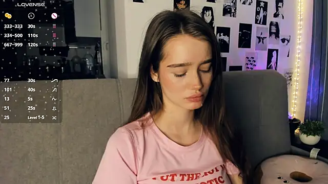 Snapshot of lovelyalivia chatting on 12/21/25, 09:16 lovelyalivia online show from 12/21/25, 09:16