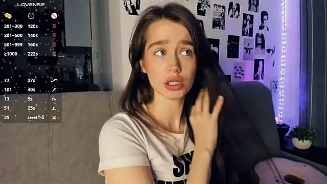 lovelyalivia online show from 12/22/25, 09:06