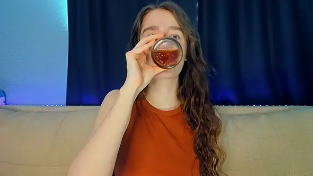 lovelyalivia online show from 05/05/26, 08:22