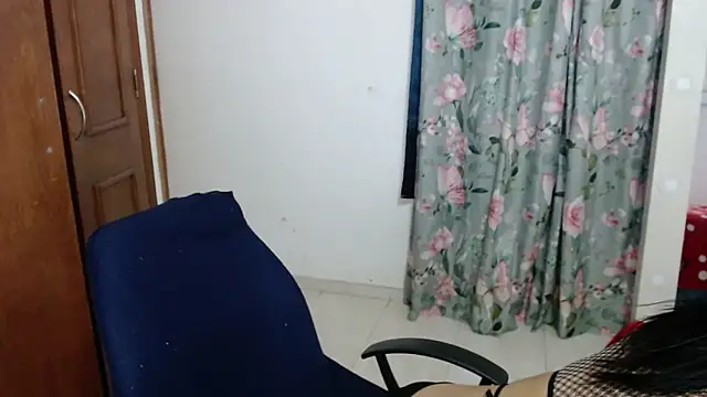 alejandralatina online show from 11/29/25, 03:20