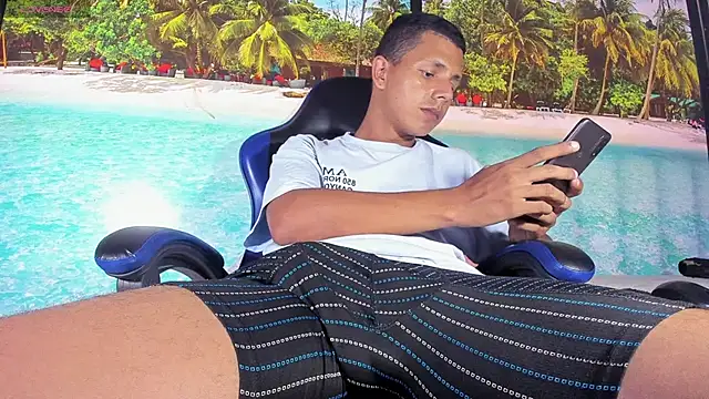 Snapshot of BigMonstercoks69 chatting on 03/02/26, 10:27 BigMonstercoks69 online show from 03/02/26, 10:27