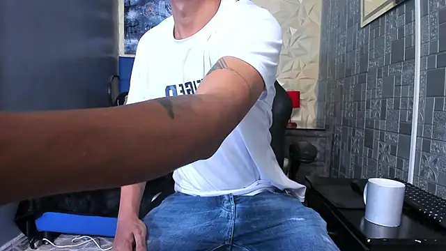 Snapshot of BigMonstercoks69 chatting on 03/31/26, 12:38 BigMonstercoks69 online show from 03/31/26, 12:38