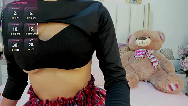 Snapshot of Mhia_Sweet_ chatting on 10/16/25, 08:21 Mhia Sweet online show from 10/16/25, 08:21