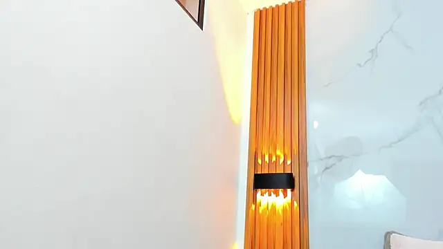 IsabellaMonet online show from 12/15/25, 11:14