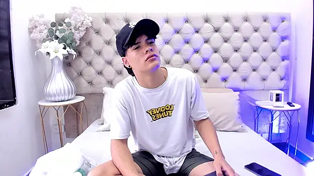 BenitoSaenz online show from 10/04/25, 12:14