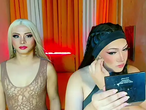 Snapshot of LillyLoveYou chatting on 08/02/26, 01:42 LillyLoveYou online show from 08/02/26, 01:42