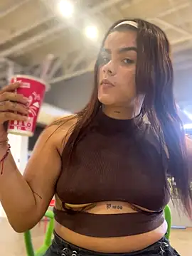 Snapshot of Kaily_Sweet16 chatting on 10/15/25, 06:52 Kaily Sweet16 online show from 10/15/25, 06:52