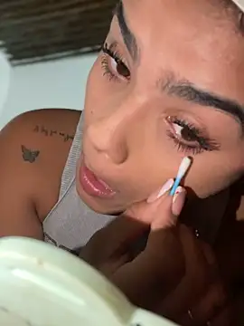 Snapshot of Kaily_Sweet16 chatting on 10/16/25, 06:42 Kaily Sweet16 online show from 10/16/25, 06:42