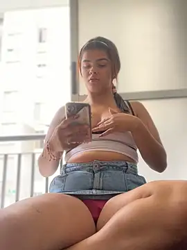 Snapshot of Kaily_Sweet16 chatting on 10/18/25, 05:03 Kaily Sweet16 online show from 10/18/25, 05:03