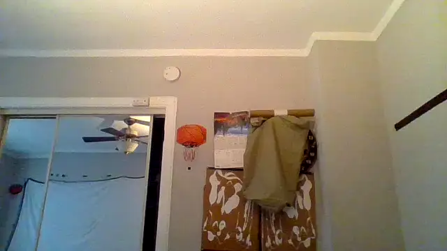 Snapshot of JezOne555 chatting on 12/16/25, 10:04 JezOne555 online show from 12/16/25, 10:04