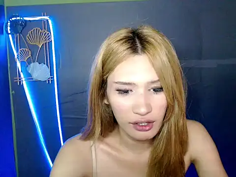 Snapshot of SerenaCortesi chatting on 09/24/25, 04:10 SerenaCortesi online show from 09/24/25, 04:10