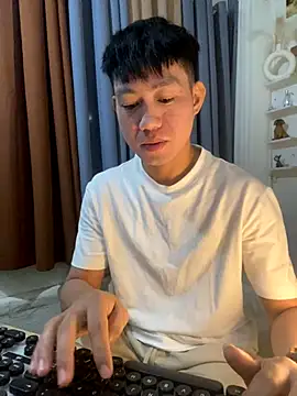 xshyboyx online show from 10/26/25, 10:43