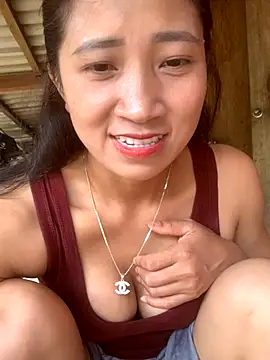 Snapshot of ThiHa003 chatting on 09/19/25, 09:00 ThiHa003 online show from 09/19/25, 09:00