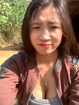 Snapshot of ThiHa003 chatting on 10/29/25, 02:58 ThiHa003 online show from 10/29/25, 02:58