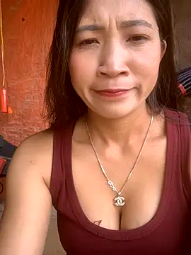 Snapshot of ThiHa003 chatting on 11/14/25, 03:27 ThiHa003 online show from 11/14/25, 03:27