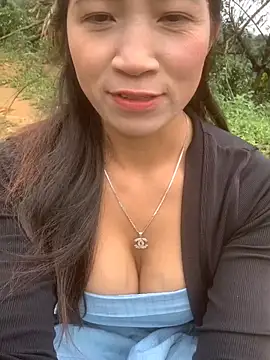 Snapshot of ThiHa003 chatting on 11/19/25, 03:39 ThiHa003 online show from 11/19/25, 03:39