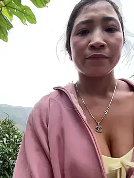 Snapshot of ThiHa003 chatting on 02/15/26, 08:35 ThiHa003 online show from 02/15/26, 08:35