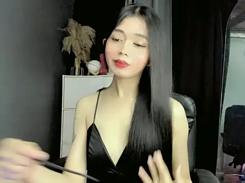 Snapshot of LexiLove chatting on 09/23/25, 10:51 LexiLove online show from 09/23/25, 10:51