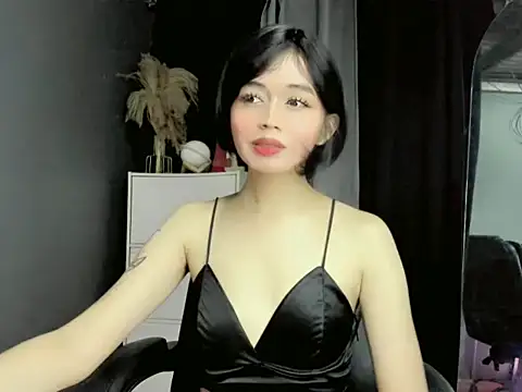 Snapshot of LexiLove chatting on 10/16/25, 12:17 LexiLove online show from 10/16/25, 12:17