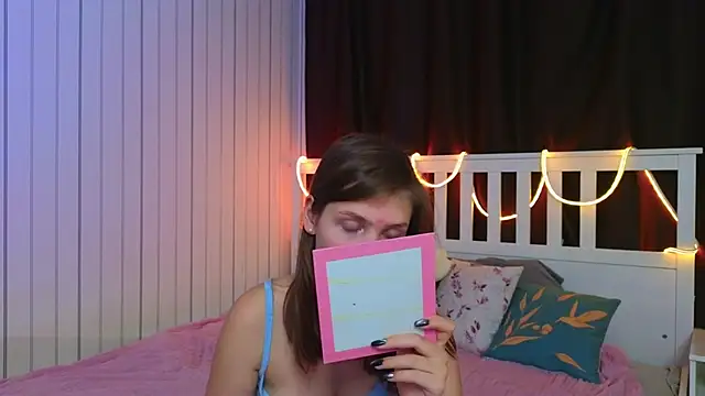 BeatrixCarIeton online show from 11/30/25, 07:29