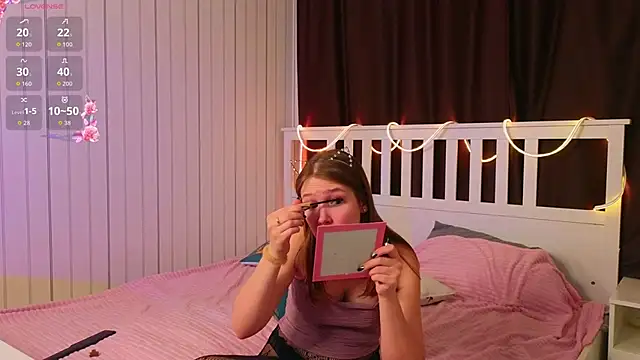 BeatrixCarIeton online show from 12/03/25, 07:23