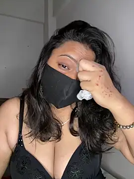 Snapshot of Momita-1 chatting on 11/04/25, 08:13 Momita-1 online show from 11/04/25, 08:13