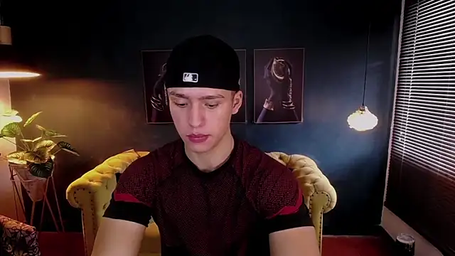 Snapshot of deivid_parker chatting on 11/17/25, 01:39 deivid parker online show from 11/17/25, 01:39