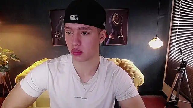 Snapshot of deivid_parker chatting on 12/02/25, 02:01 deivid parker online show from 12/02/25, 02:01