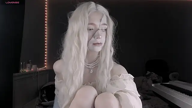 MelissaReis online show from 10/31/25, 04:19