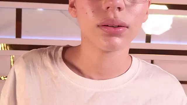 ambar rosse25 online show from 10/15/25, 11:32