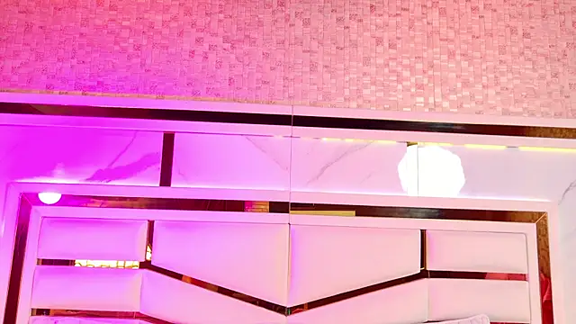 ambar rosse25 online show from 11/23/25, 11:43