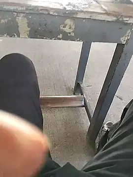 Snapshot of hot_manu001 chatting on 11/17/25, 04:07 hot manu001 online show from 11/17/25, 04:07