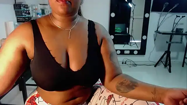 Snapshot of Sam_Blue chatting on 10/23/25, 01:32 Sam Blue online show from 10/23/25, 01:32