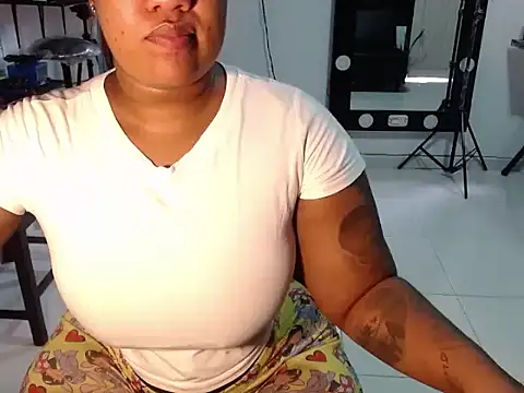 Snapshot of Sam_Blue chatting on 02/09/26, 04:00 Sam Blue online show from 02/09/26, 04:00