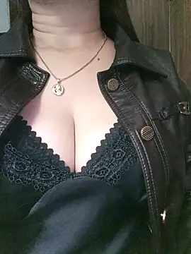 Snapshot of Zika_23 chatting on 11/17/25, 03:18 Zika 23 online show from 11/17/25, 03:18