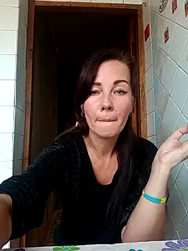 Snapshot of Adeline3302 chatting on 09/24/25, 01:14 Adeline3302 online show from 09/24/25, 01:14