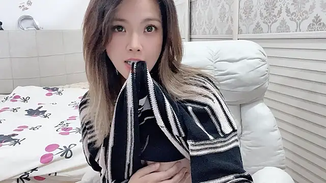 Holiland online show from 10/29/25, 01:19