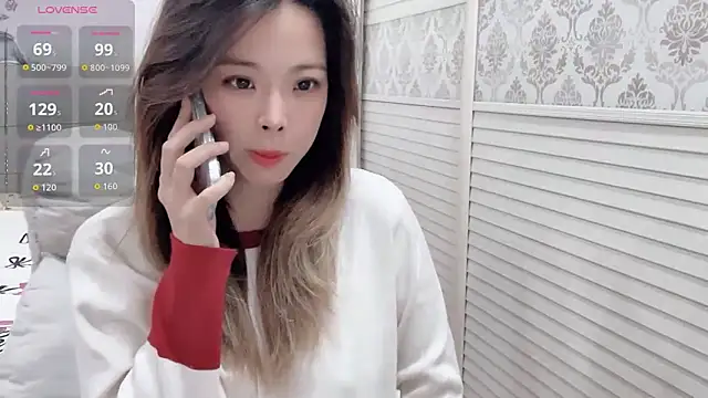 Holiland online show from 11/11/25, 01:05