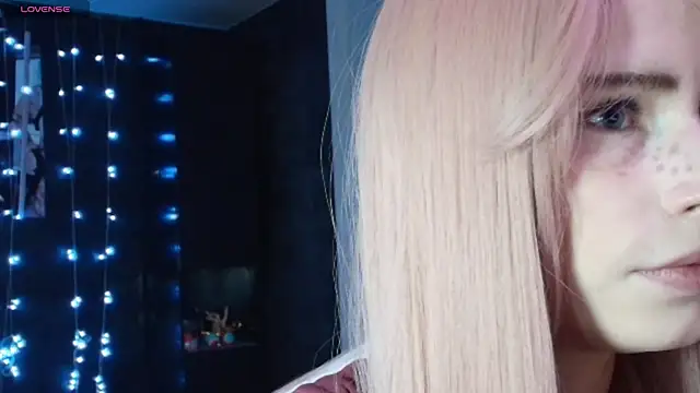 Snapshot of PieraMarch chatting on 11/13/25, 02:10 PieraMarch online show from 11/13/25, 02:10