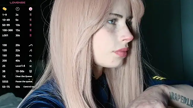 Snapshot of PieraMarch chatting on 11/26/25, 07:15 PieraMarch online show from 11/26/25, 07:15