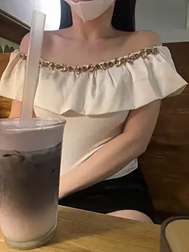 Meii-meyy online show from 12/19/25, 10:11