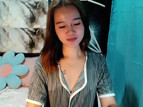 Snapshot of urgirl_mikah chatting on 12/03/25, 04:42 urgirl mikah online show from 12/03/25, 04:42